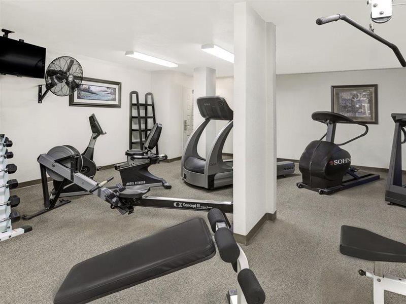 Value Suites Extended Stay - Арлингтън Екстериор снимка