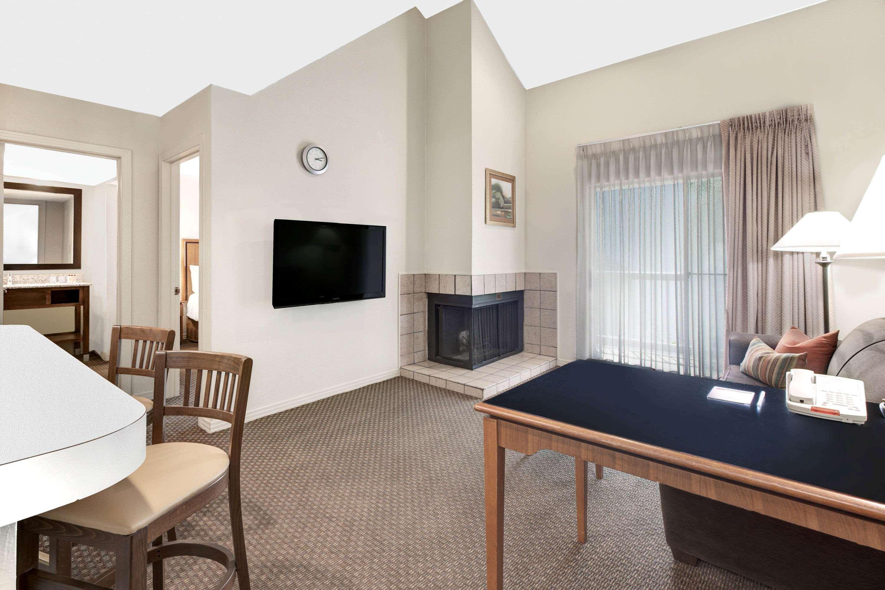 Value Suites Extended Stay - Арлингтън Екстериор снимка