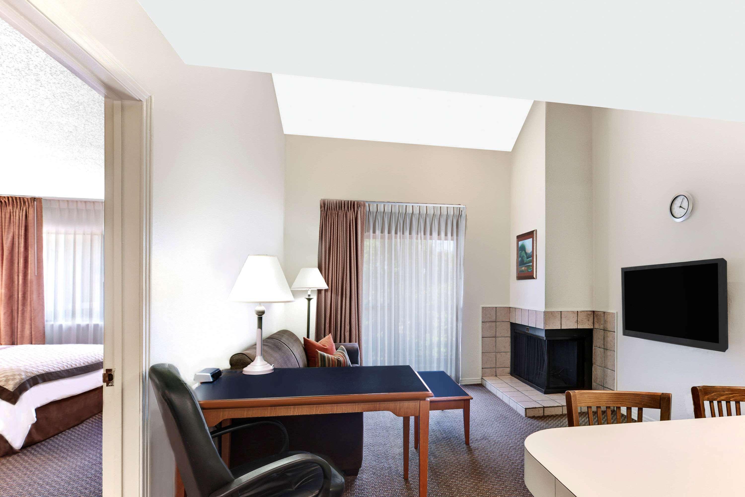Value Suites Extended Stay - Арлингтън Екстериор снимка