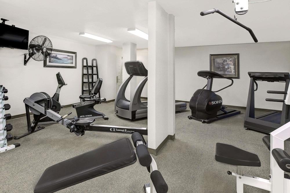 Value Suites Extended Stay - Арлингтън Екстериор снимка
